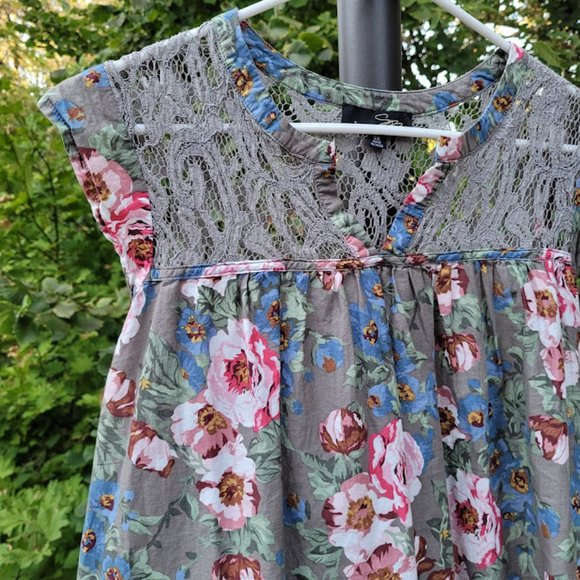 SOLD: Suzanne Betro 2X Plus Cottagecore Floral Lace Tunic Flowy Rayon Top - Picture 2 of 10